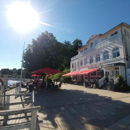 Faehrblick - Pension Direkt Am Wasser ザスニッツ エクステリア 写真