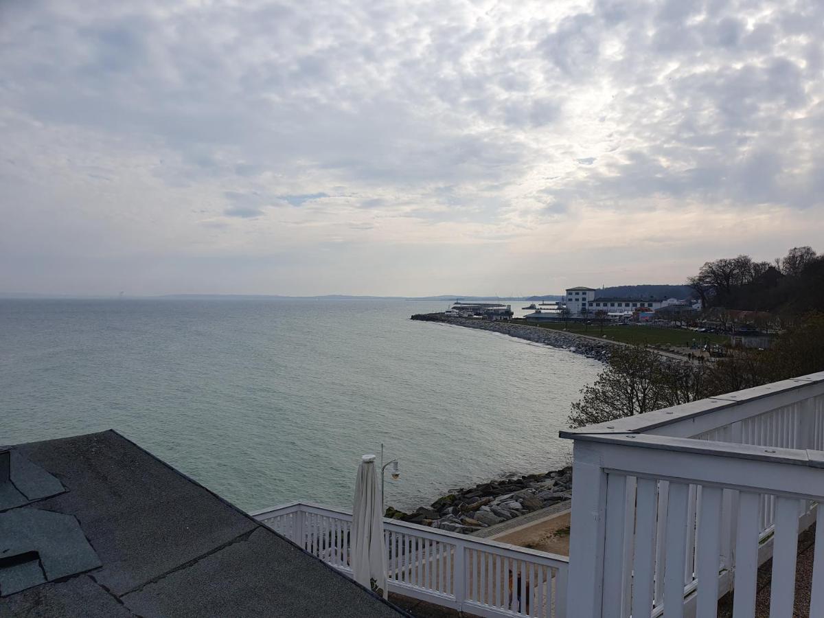 Faehrblick - Pension Direkt Am Wasser ザスニッツ エクステリア 写真