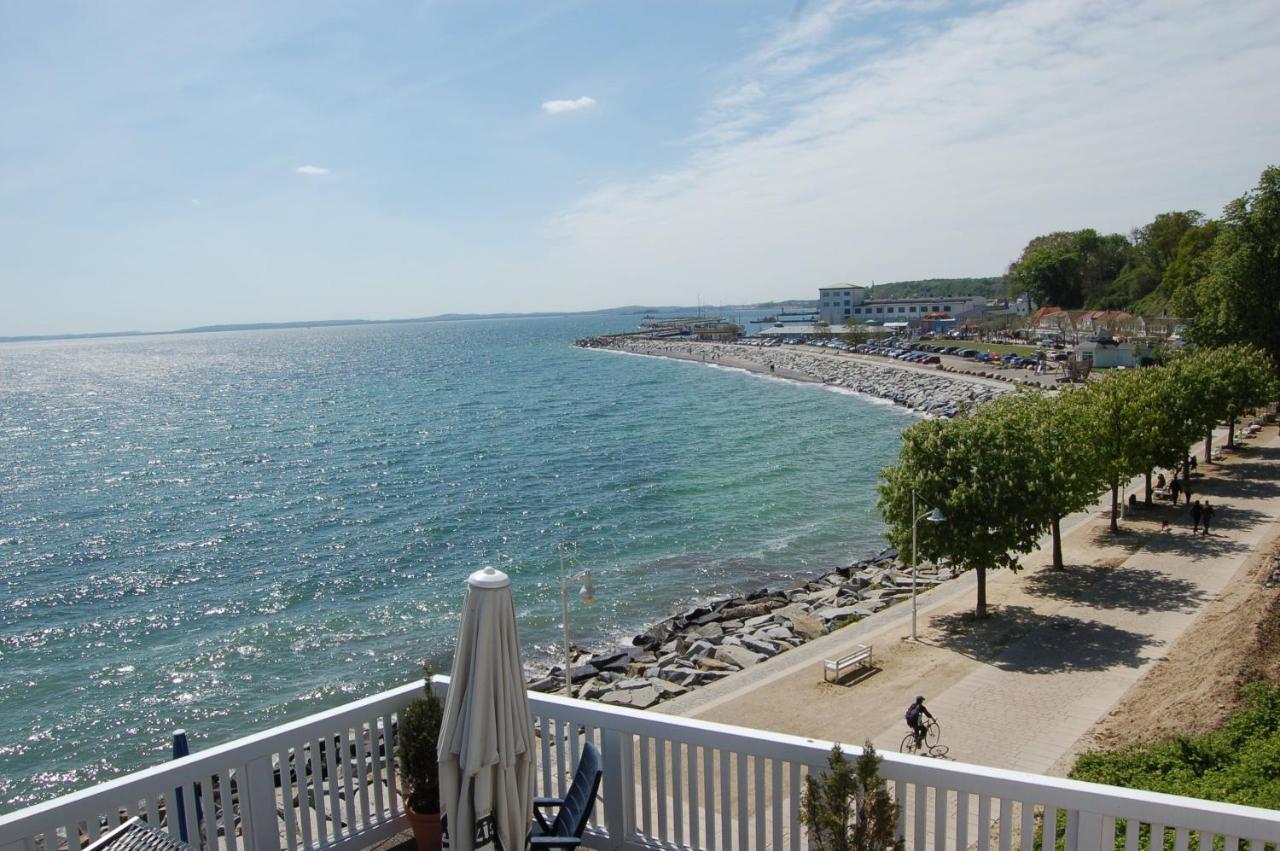 Faehrblick - Pension Direkt Am Wasser ザスニッツ エクステリア 写真